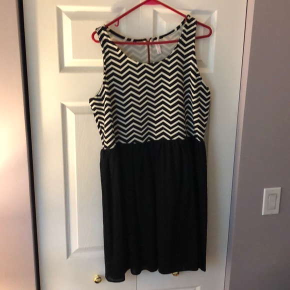 NWOT Xhilaration Fun Fit and Flare Sundress - Picture 2 of 4